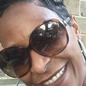 Meet your Posher, Carillia